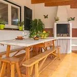 Casa Dina إيز ميركاذال