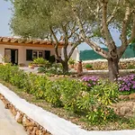 Casa Dina فيلة إيز ميركاذال
