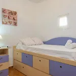 Casa Dina فيلة إيز ميركاذال