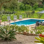 Casa Dina فيلة إيز ميركاذال