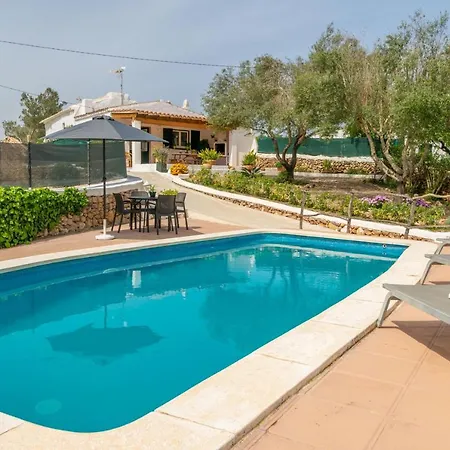 וילה Casa Dina *
